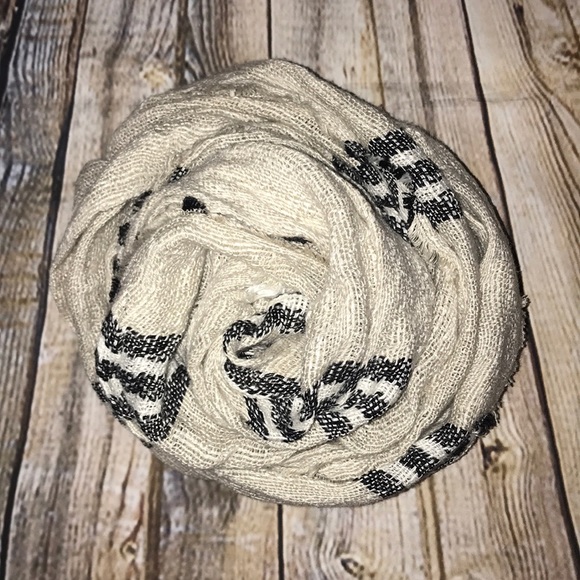 J. CREW SCARF - Picture 6 of 8